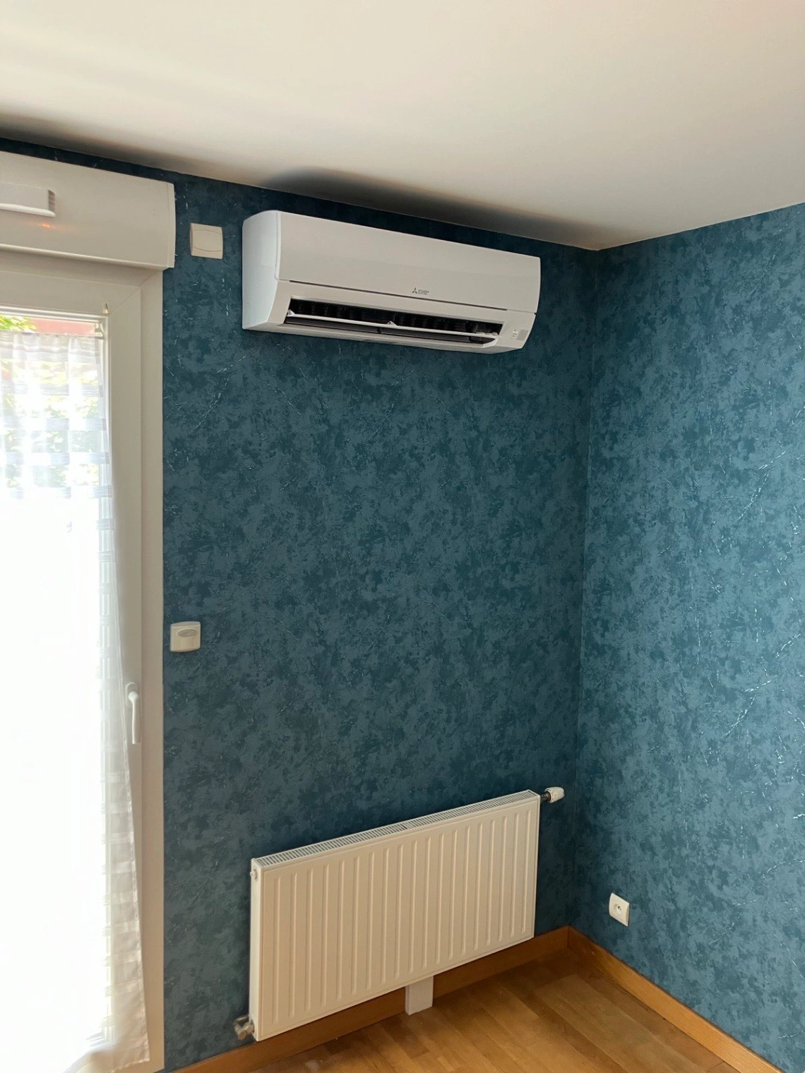 photo-climatisation-reversible-chambre-bourg-en-bresse